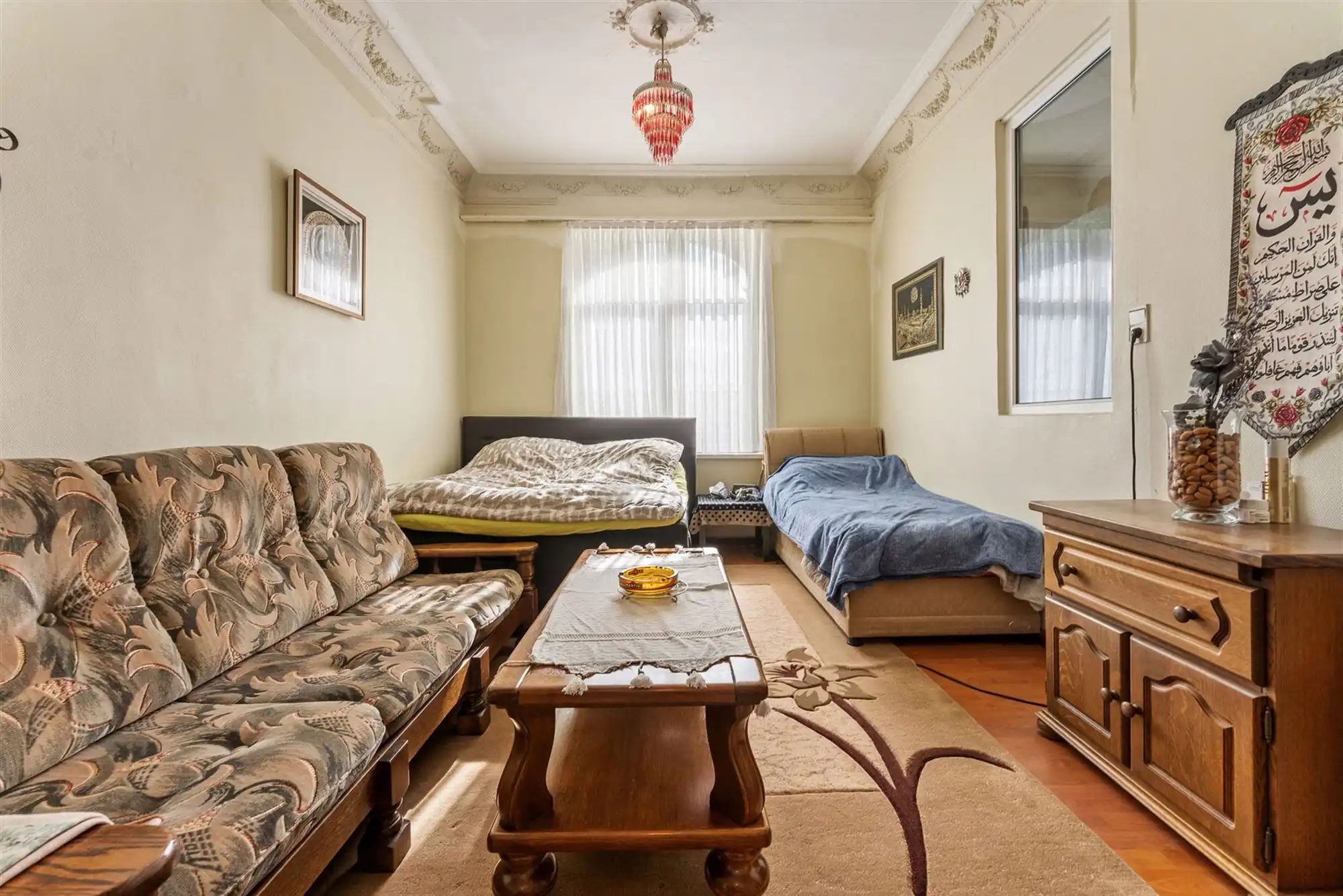 CENTRAAL GELEGEN WONING (197M²) MET 5 SLAAPKAMERS EN BUITENRUIMTE TE HASSELT CENTRUM foto 2