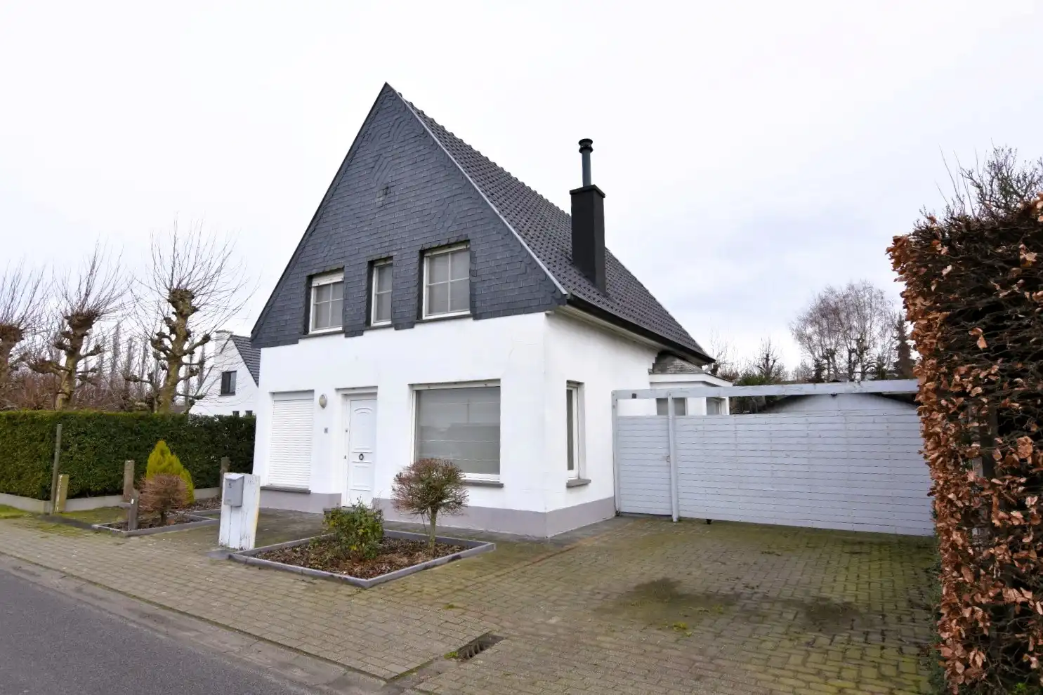 Landelijk gelegen woning nabij Rhodesgoed Kachtem foto {{pictureIndex}}