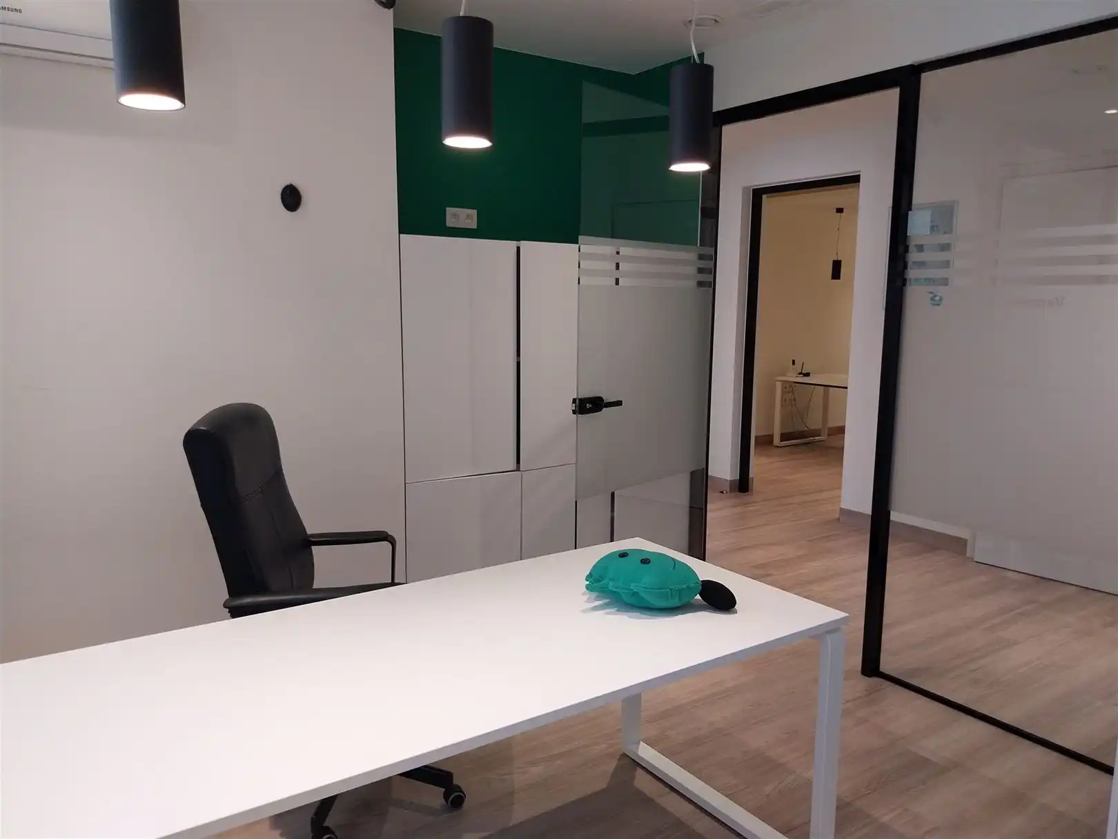 TE HUUR: Multifunctioneel pand met mogelijkheden tot kantoor- of pratijkruimte te Zolder! foto 7