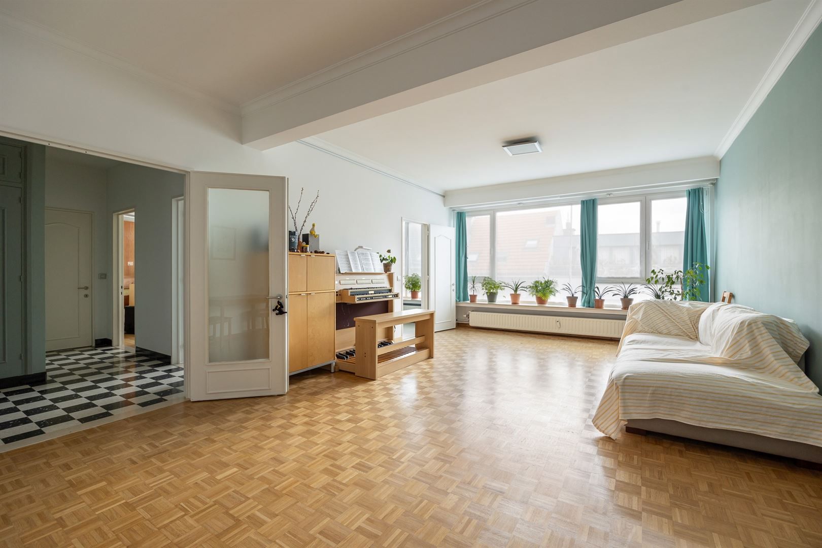 Ruim en lichtrijk 3-slaapkamerappartement op toplocatie.  foto {{pictureIndex}}