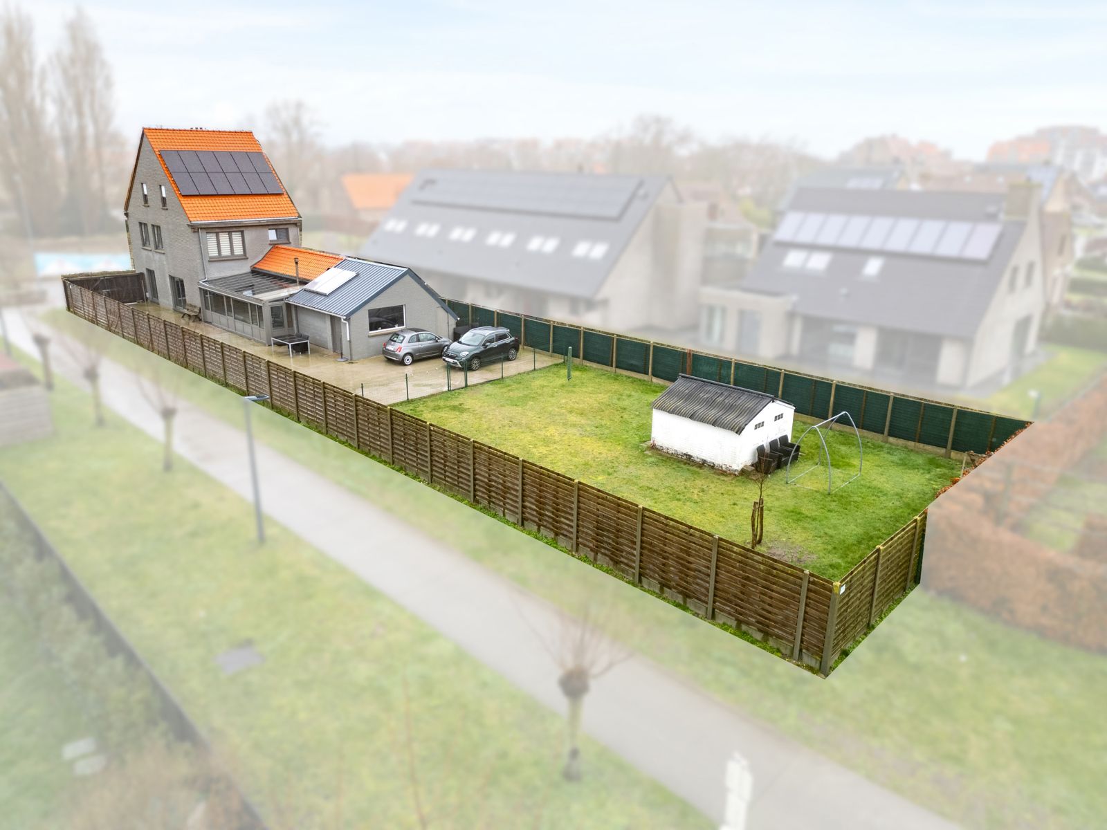 Alleenstaande woning op 721 m² met 6 slpk, garage en tuin foto 2