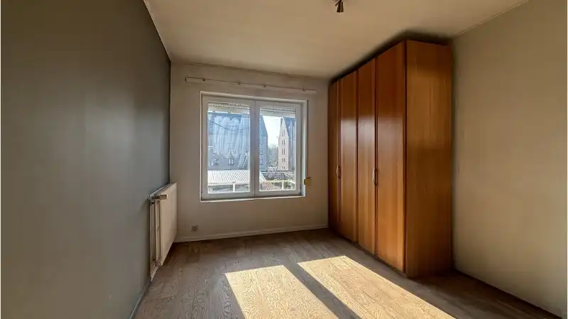 Instapklaar 2-slaapkamerappartement met TERRAS en AUTOSTANDPLAATS te koop in Kristus-Koning Brugge foto 6