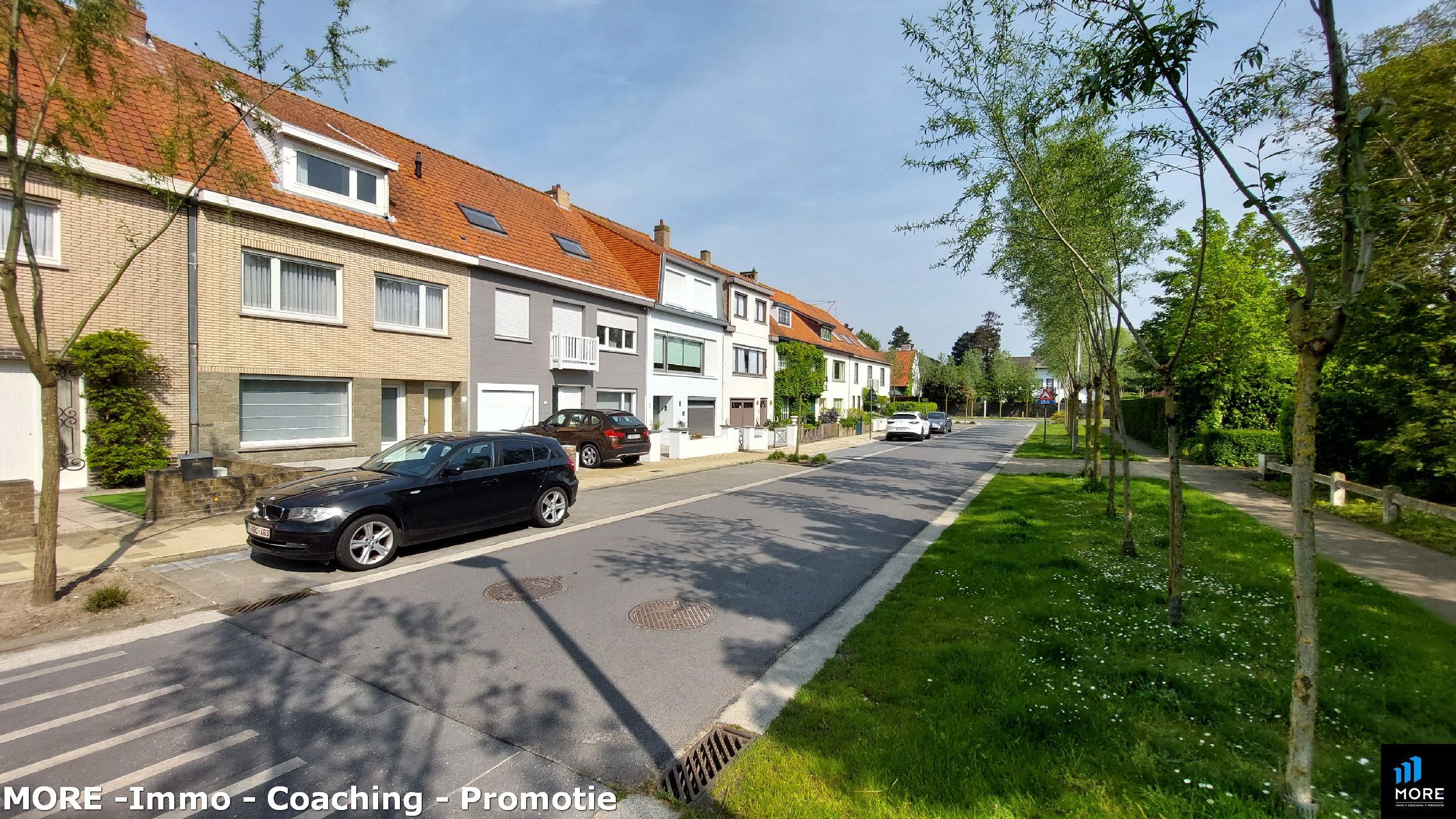 Rijwoning met voortuintje en koer foto 5