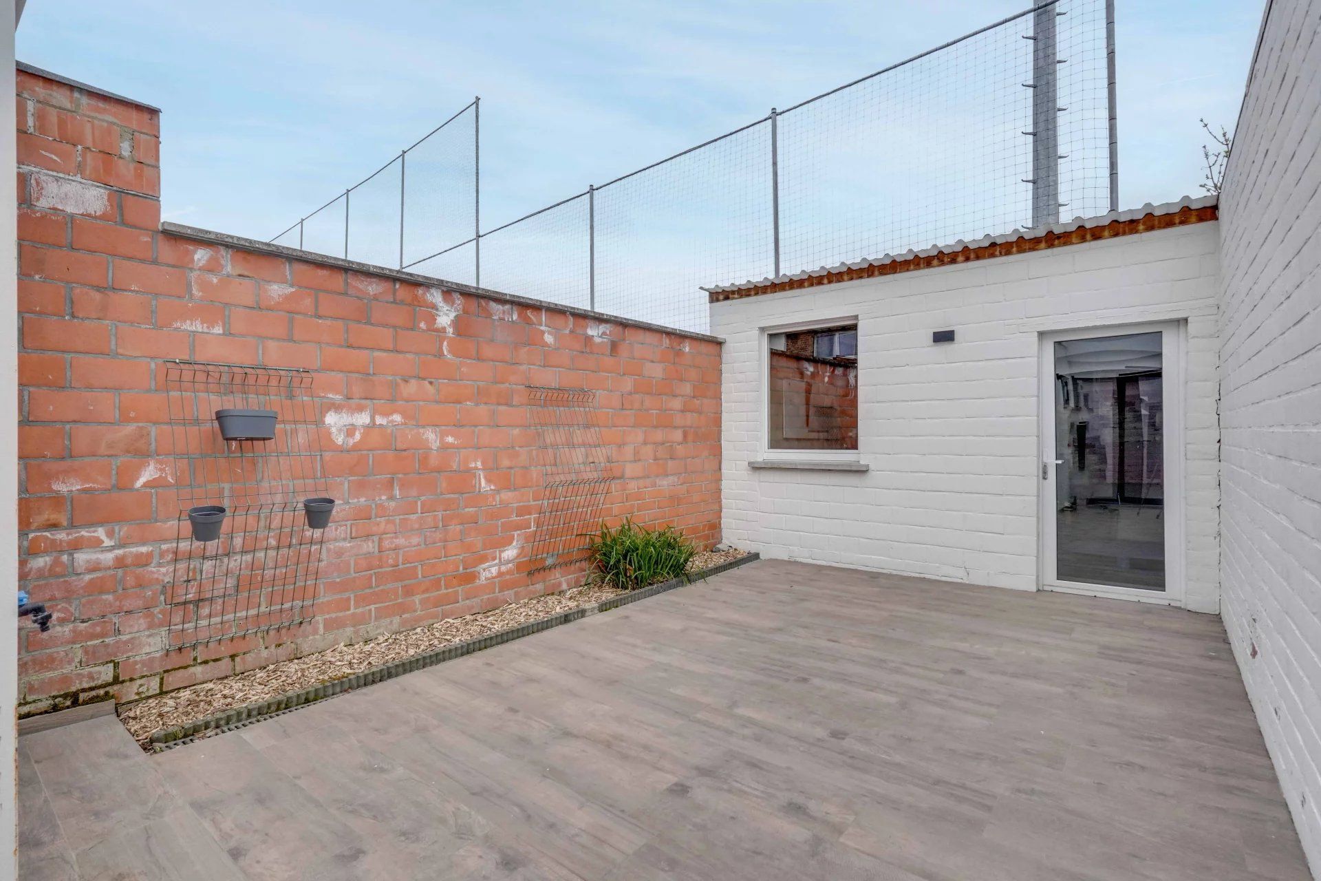 Gerenoveerde rijwoning nabij centrum foto 17