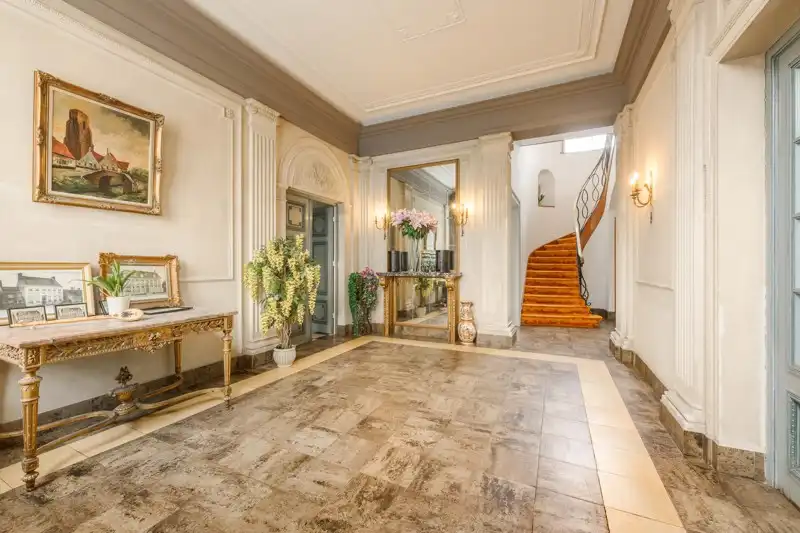 🏡 Unieke herenwoning te huur in het hart van Aarsele! foto 6