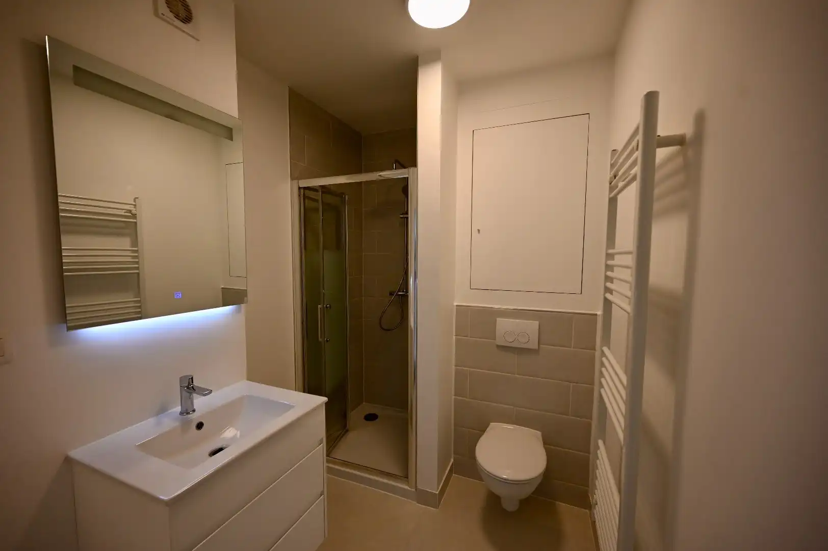 KNAP GERENOVEERD KNUS 2-SLAAPKAMER APPARTEMENT foto 6