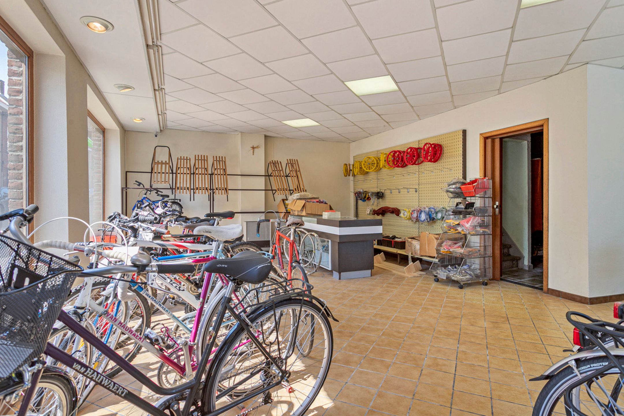 Eigendom met appartement én handelszaak met woonst & garage! foto 4