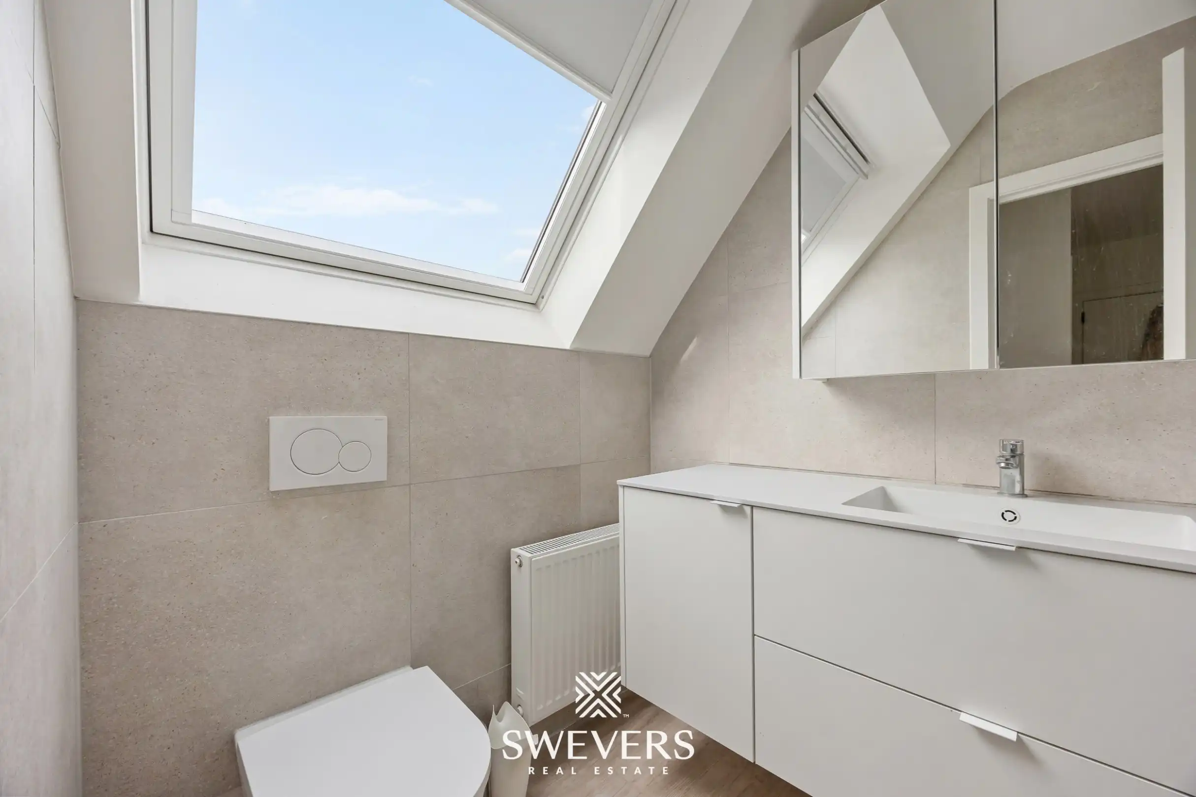 Gerenoveerd 1-slaapkamerappartement nabij centrum Hasselt foto 12