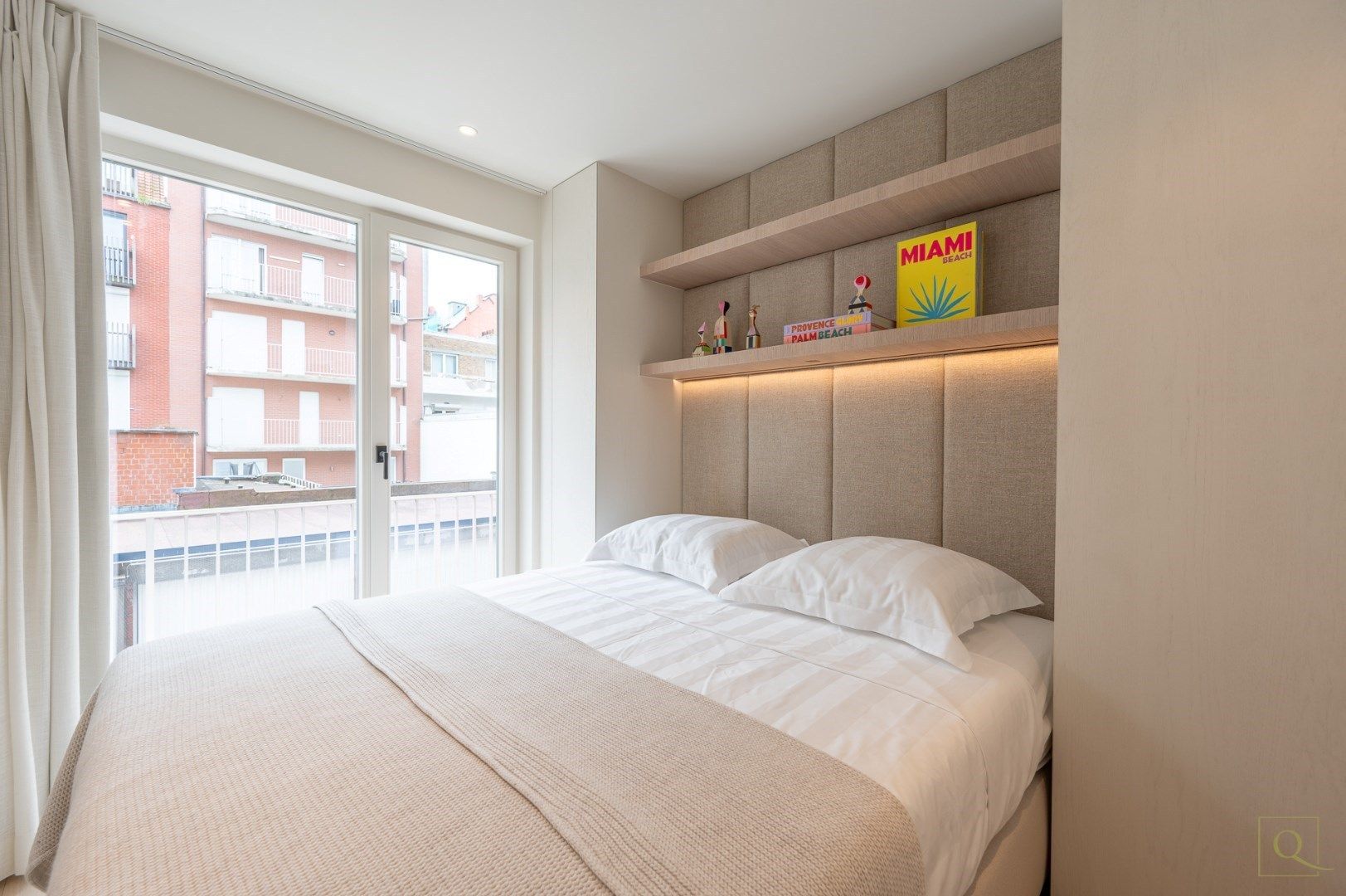 Uitzonderlijk luxueus afgewerkt appartement centraal gelegen in een rustige zijstraat van de Dumortierlaan, garagebox op het gelijkvloers. foto 16