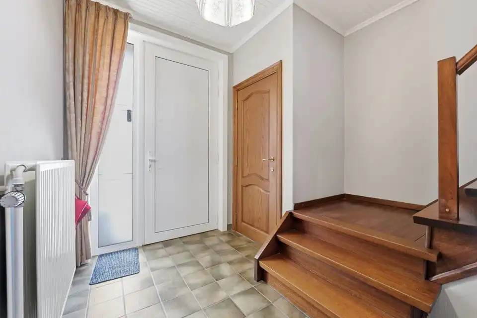 Instapklare gezinswoning met 3 slaapkamers en ruime tuin en garage in Tongeren foto 8