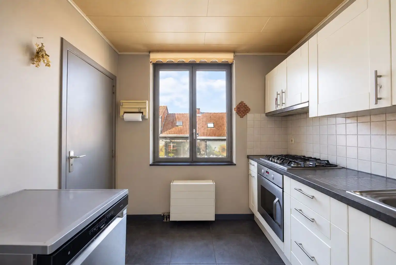 Centraal gelegen appartement met 2 slaapkamers en een autostaanplaats. foto 7