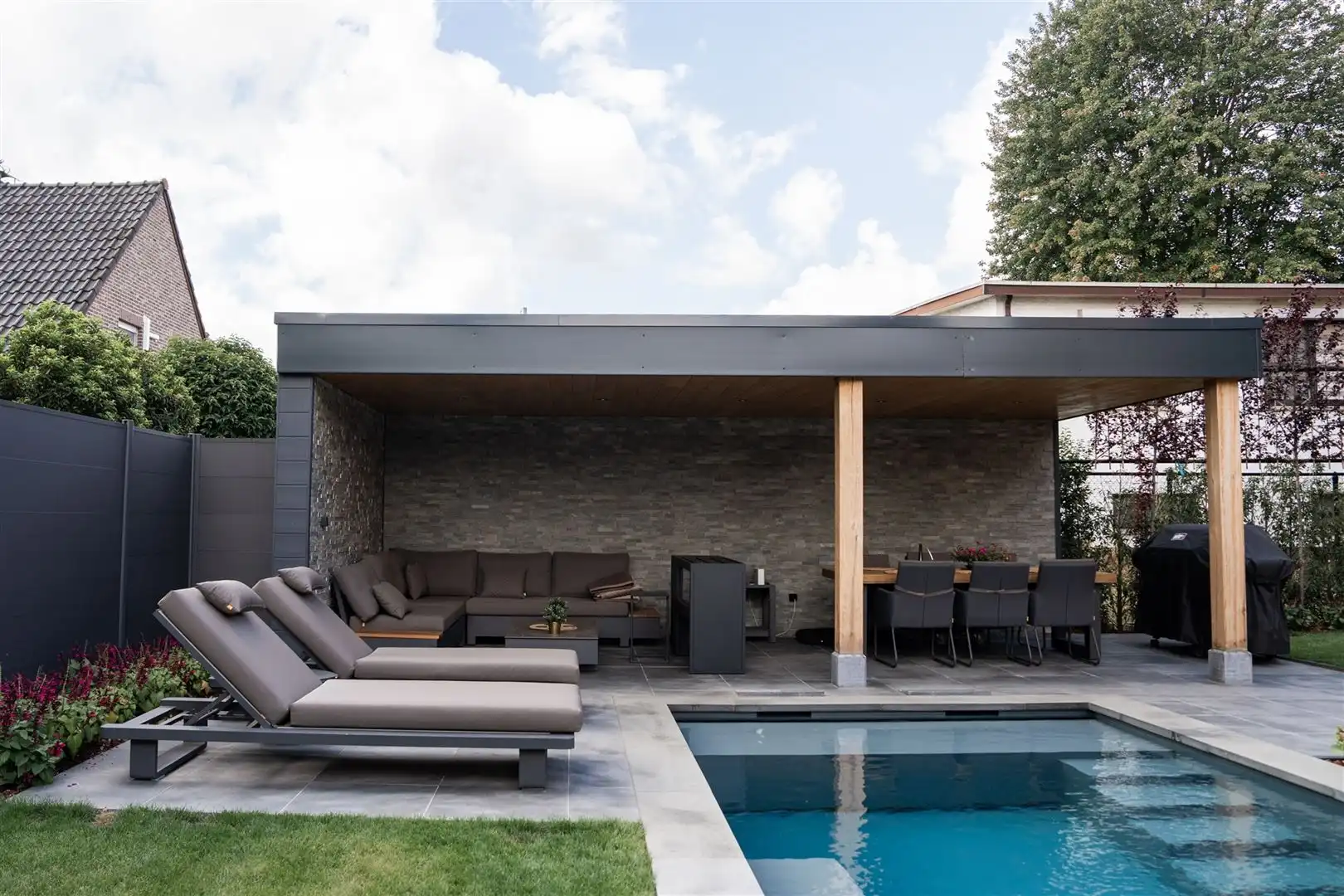 Prachtige woning met tuin en zwembad. foto 18