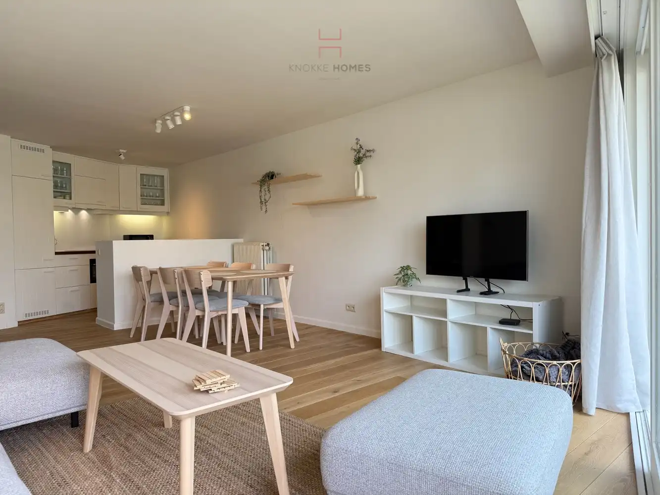 Gemeubeld twee-slaapkamerappartement met zonnig terras foto 3