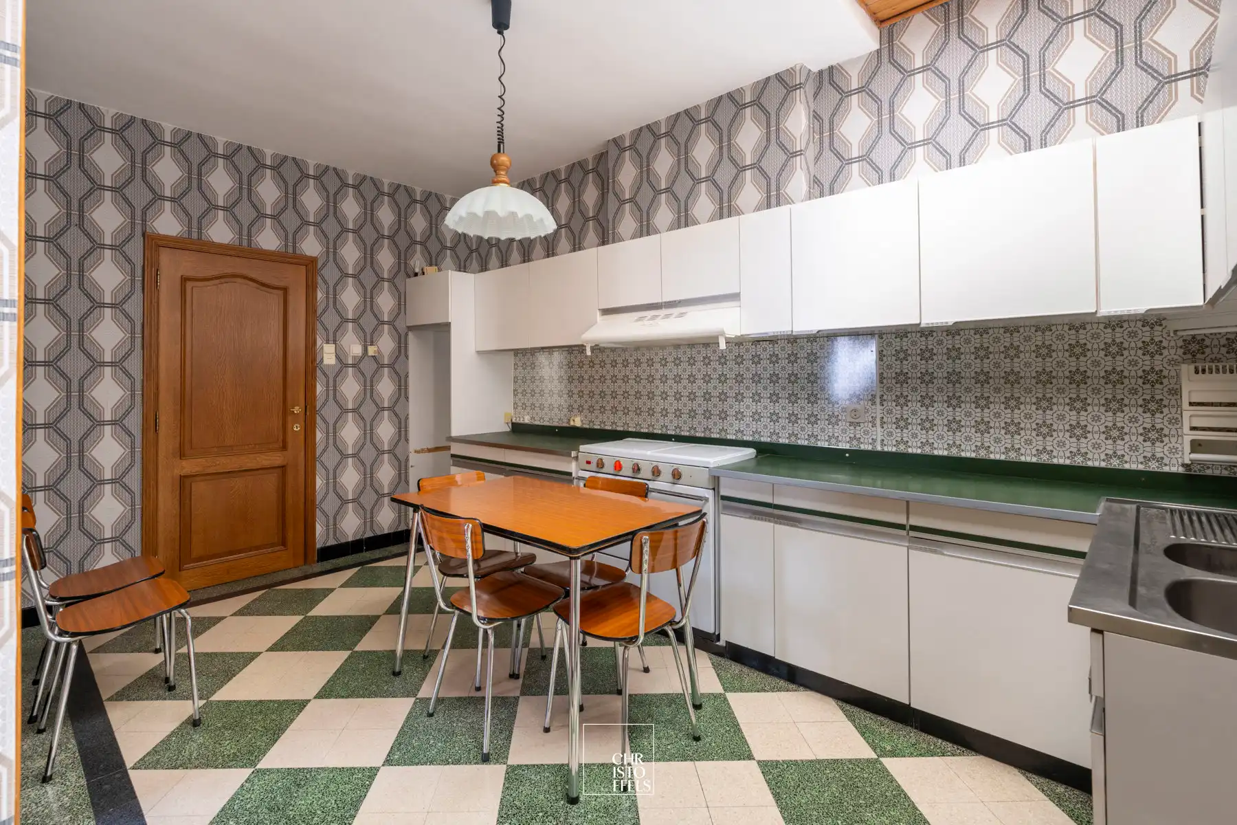 Te renoveren woning (199m²) in een rustige woonomgeving te Lanaken! foto 7