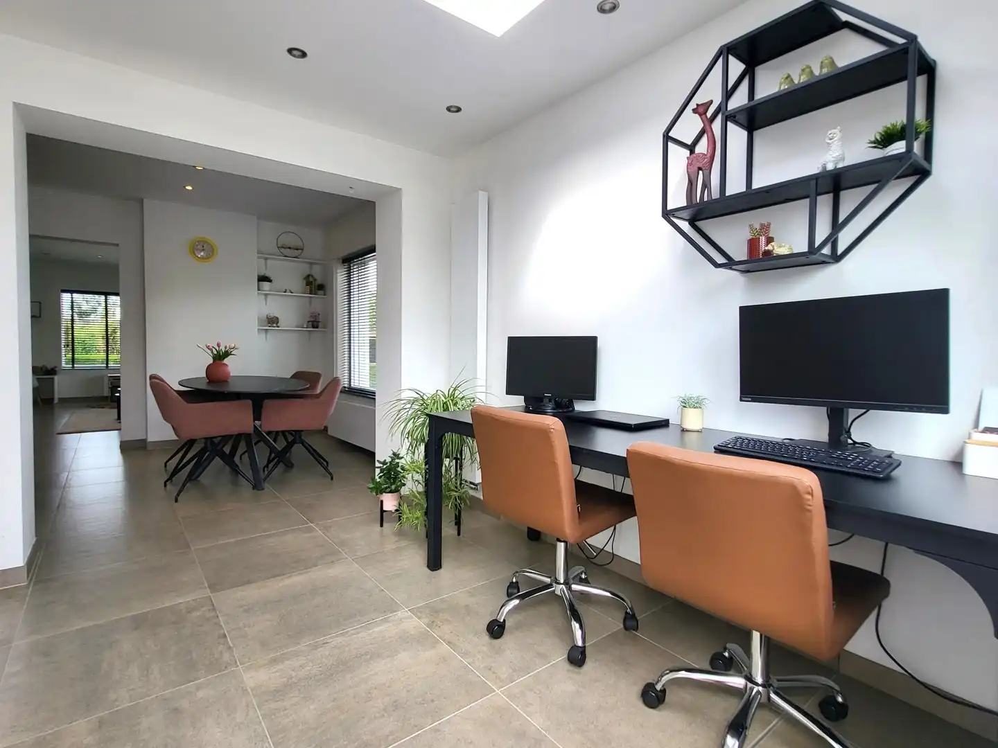 Gerenoveerde woning met garage en zonnige tuin in landelijke omgeving. Topper! foto 23