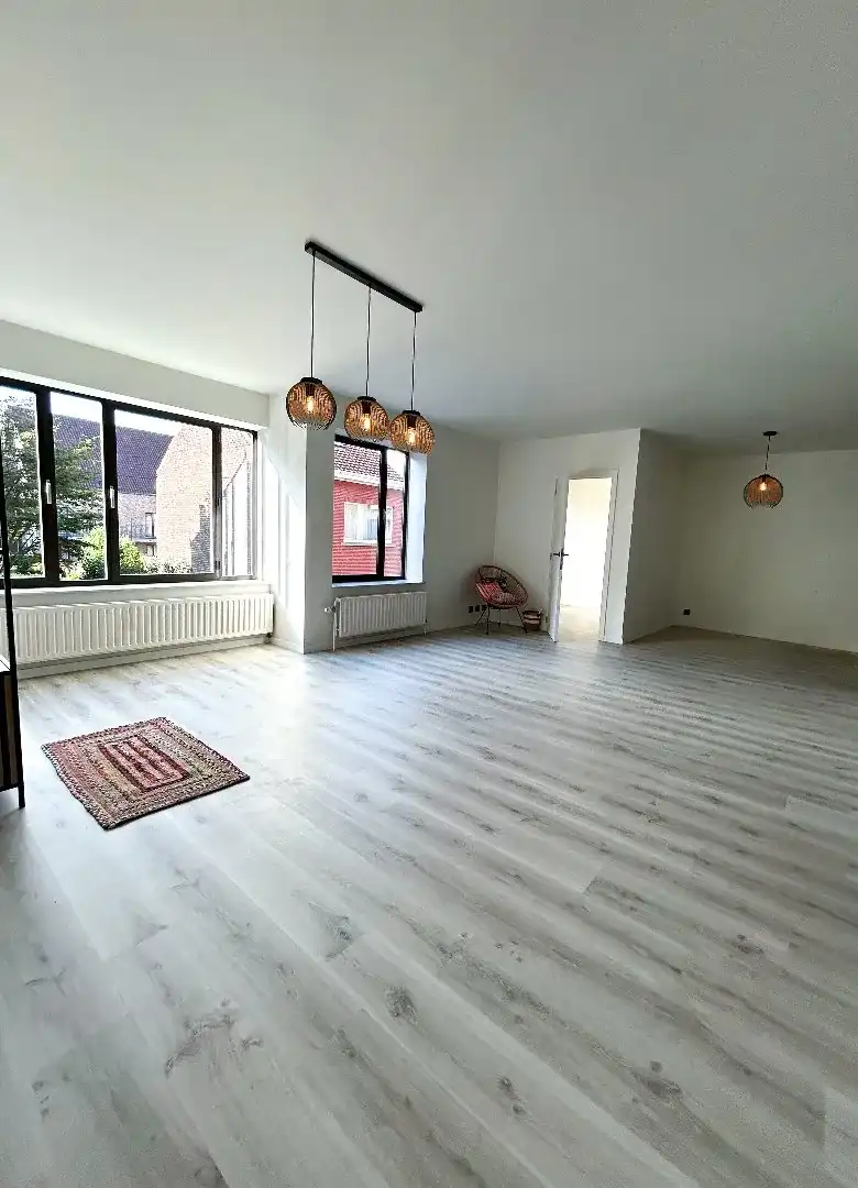 Prachtig gerenoveerd appartement met 2 slaapkamers foto 2