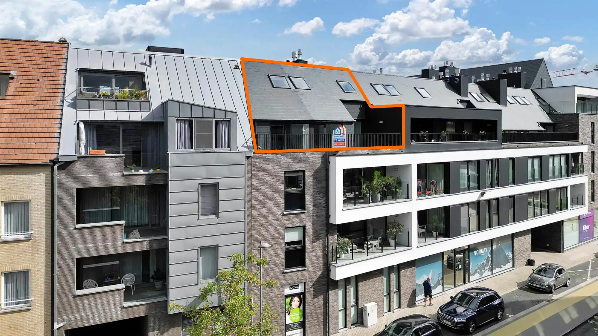 Uniek centraal gelegen duplex met ruim terras foto {{pictureIndex}}