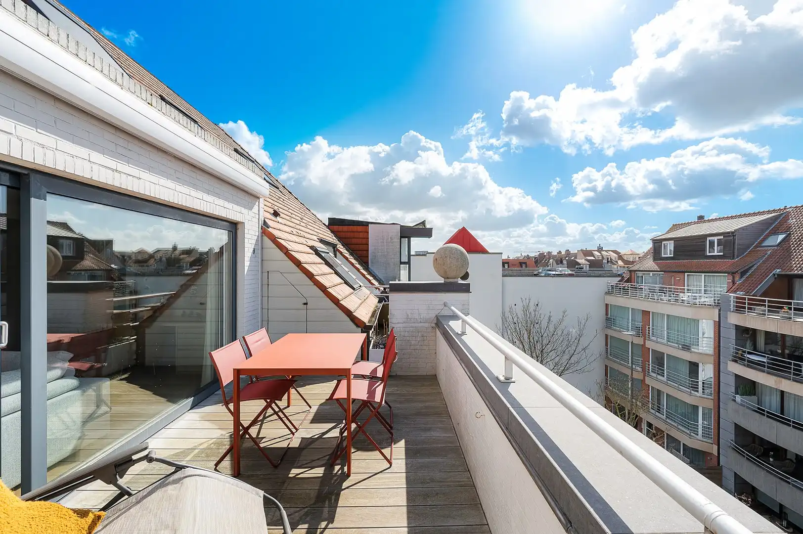 Instapklare duplex appartement met drie slaapkamers en een ruim zonneterras. foto 17