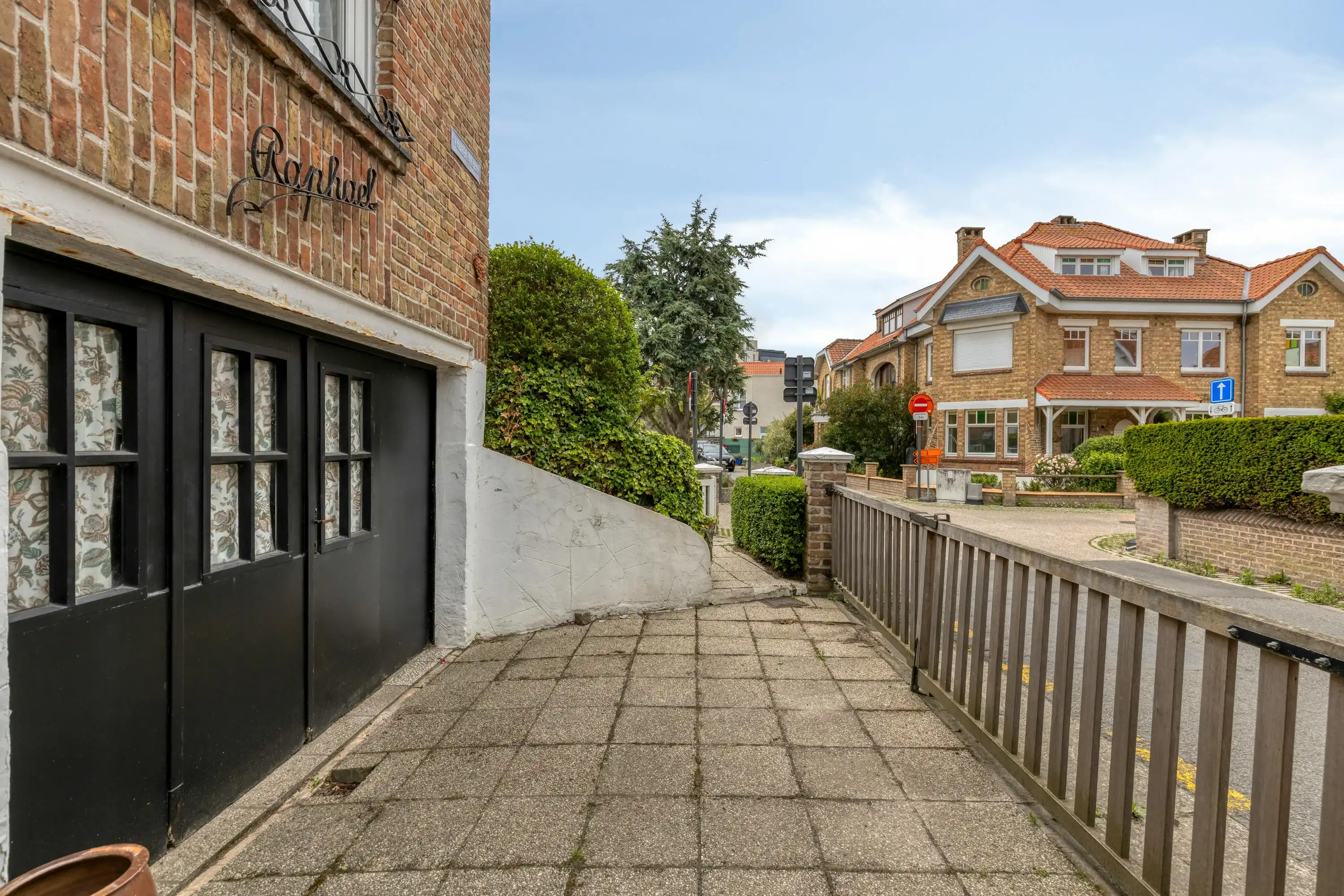 Charmante te renoveren woning met garage in centrum De Panne foto 18