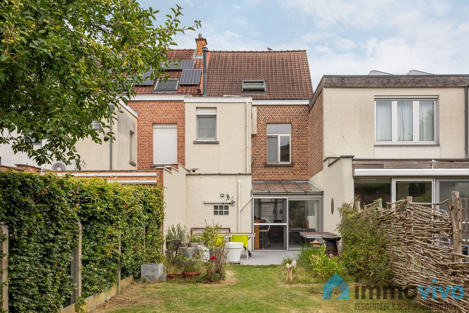 Woning met vier slaapkamers, privé oprit en leuke tuin foto 8