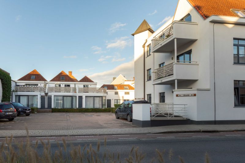 Roeselare : Ruim en lichtrijk hoekappartement gelegen op de tweede verdieping in een aangenaam woonerf met 1 slpks 83 m². foto 9