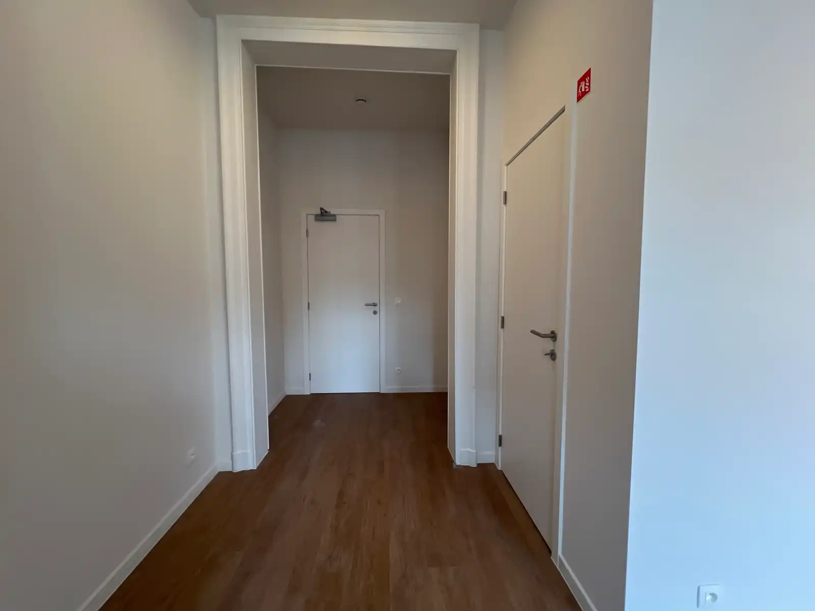 Volledig gerenoveerde studio op uitstekende locatie te huur foto 10