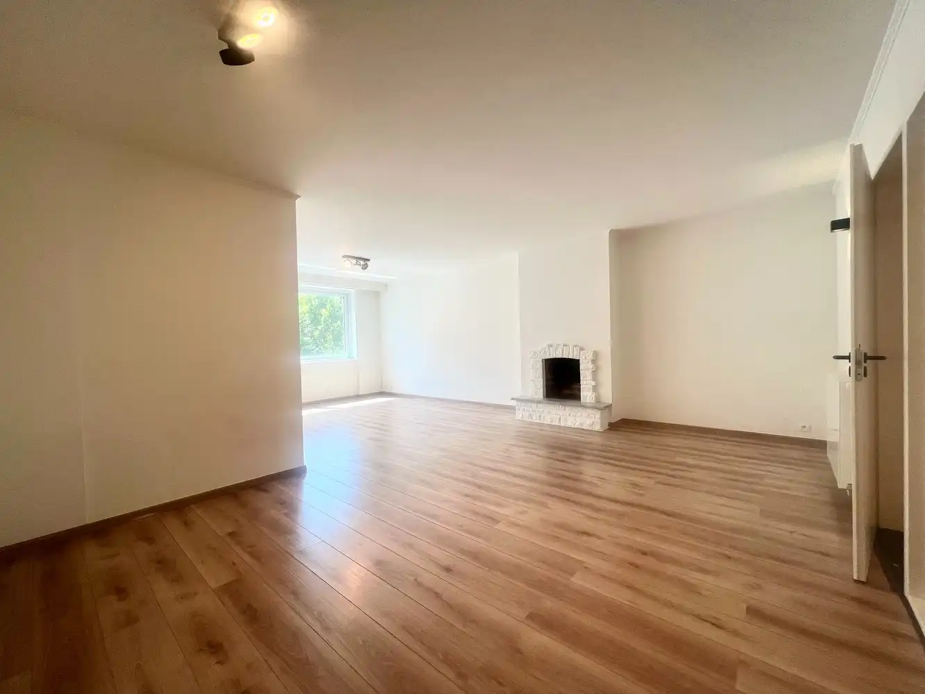 Gerenoveerd en ruim 2-slpk appartement te huur nabij het Stadspark! foto 3