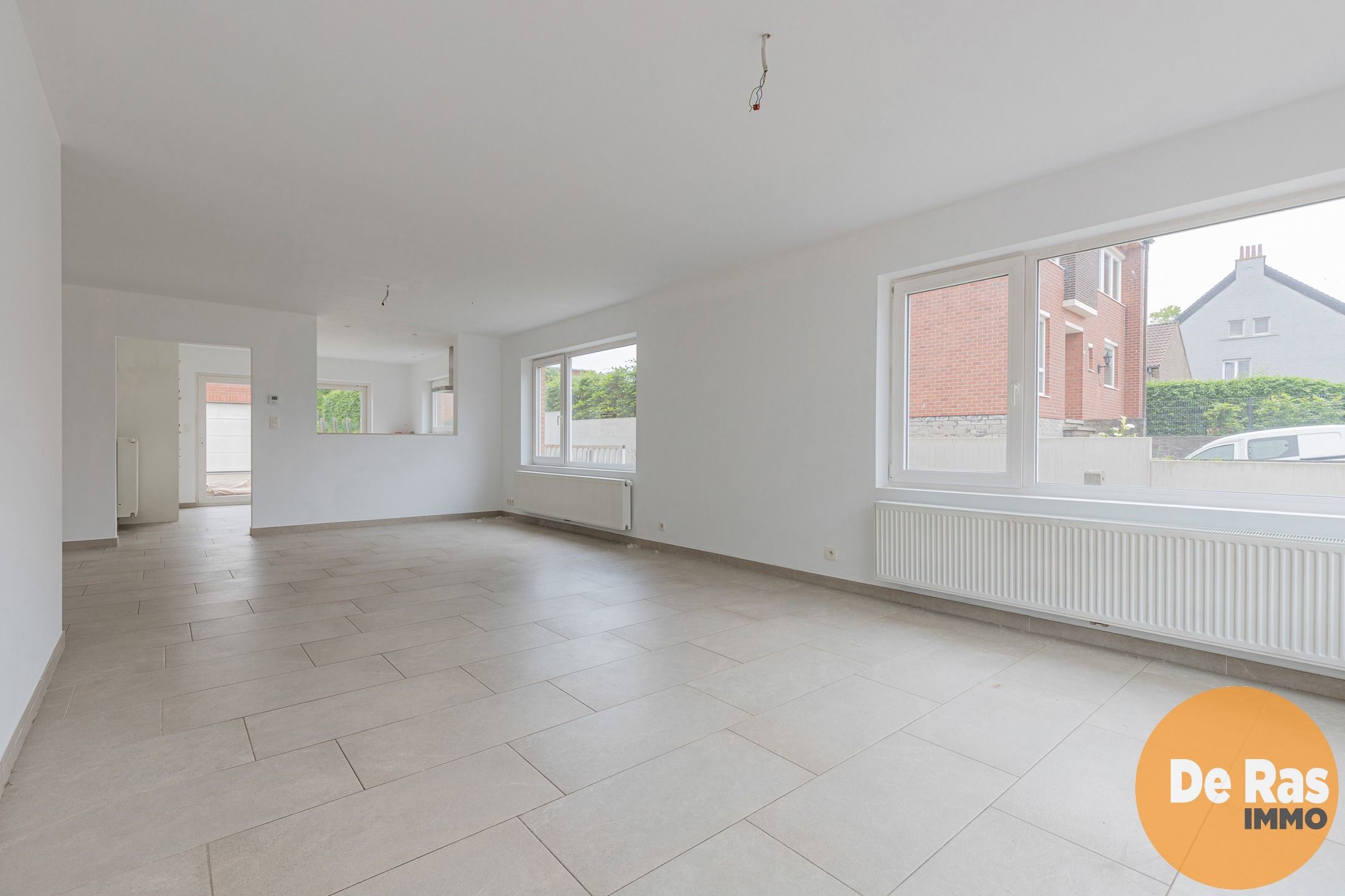ERPE-MERE - Praktische halfopen woning met garage/loods. foto 6