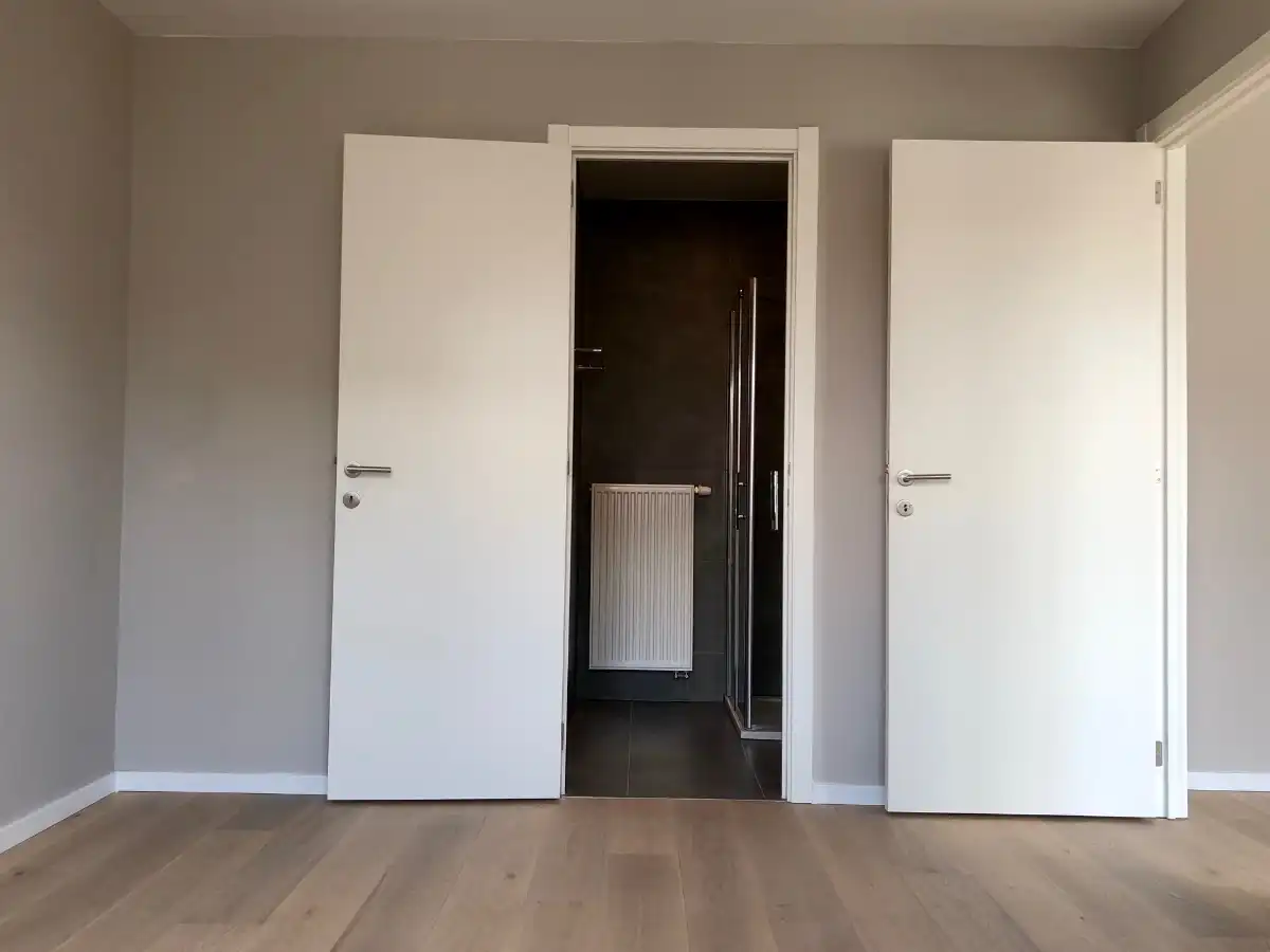 Modern 1 SLPK Appartement met terras en staanplaats foto 9