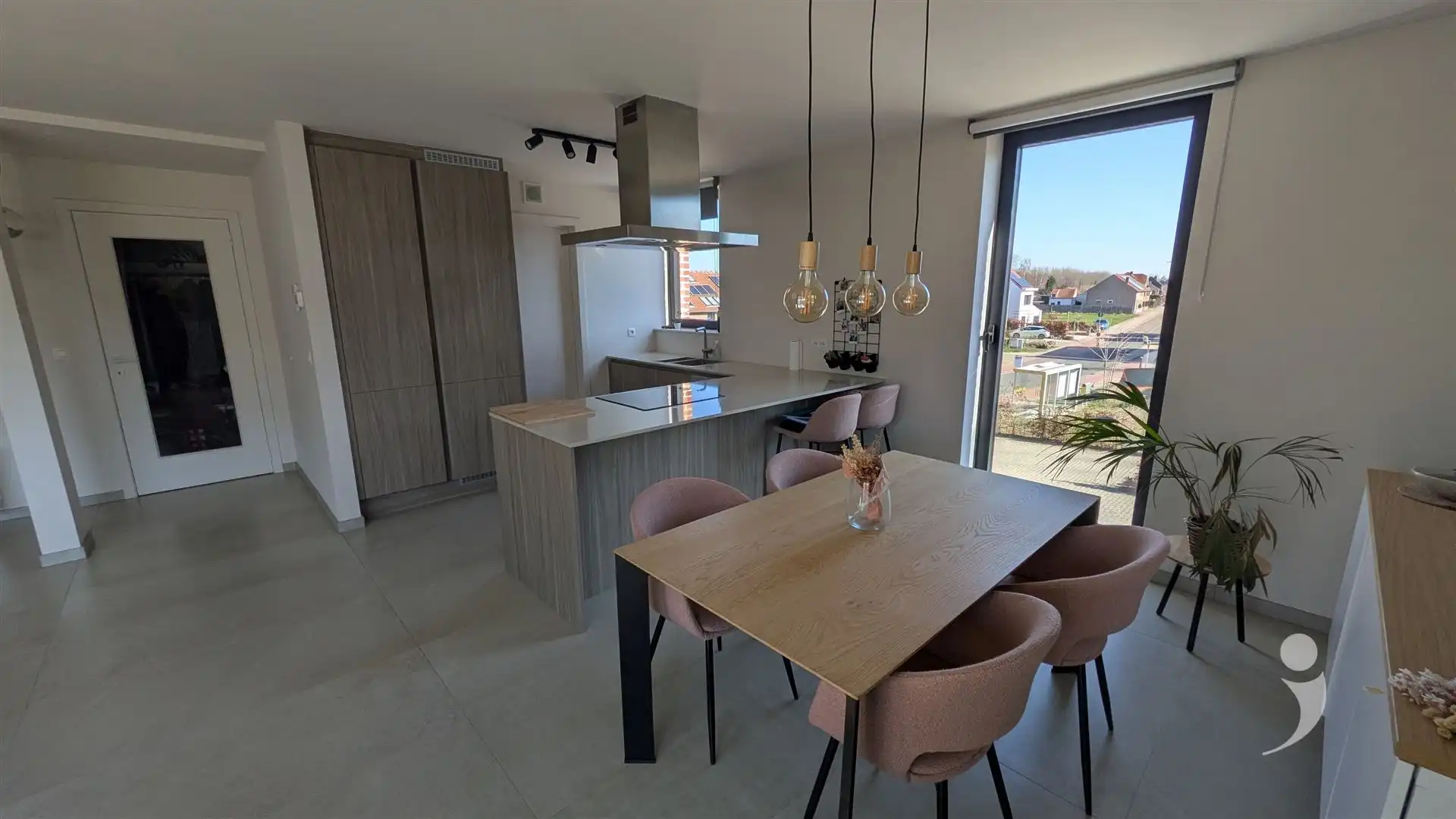 Gemeubeld appartement. foto {{pictureIndex}}