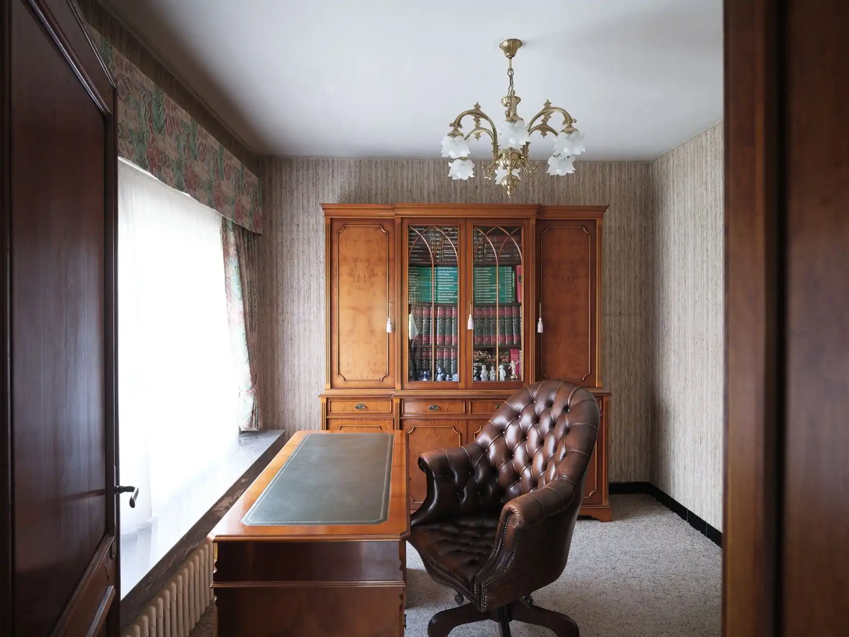 Ruime gezinswoning met vier slaapkamers en tuin in Drongen. foto 6