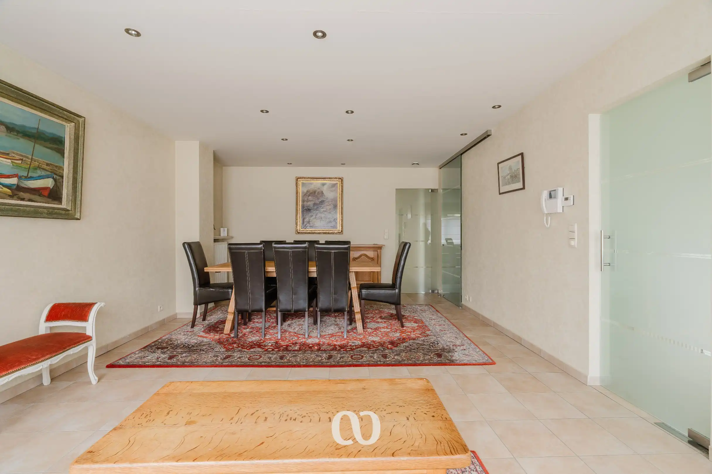 Instapklaar gelijkvloers appartement met private ingang en directe toegang tot de garage foto 6
