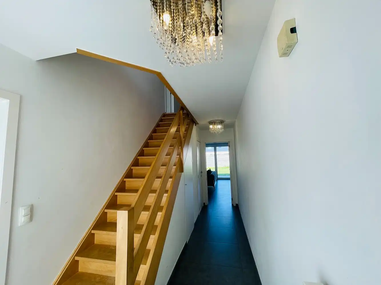 Waardamme , rustige residentiële ligging , RECENT gebouwde LICHTRIJKE ENERGIEZUINIGE woning met 4 SLAAPKAMERS, omheinde TUIN, OPRIT EN GARAGE. foto 8