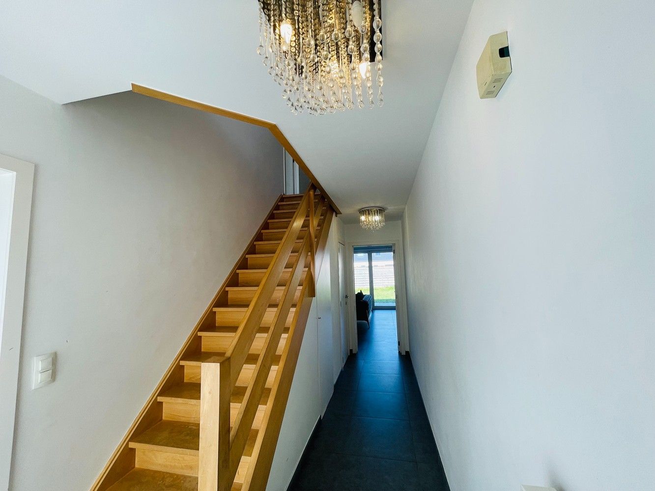 Waardamme , rustige residentiële ligging , RECENT gebouwde LICHTRIJKE ENERGIEZUINIGE woning met 4 SLAAPKAMERS, omheinde TUIN, OPRIT EN GARAGE. foto 8