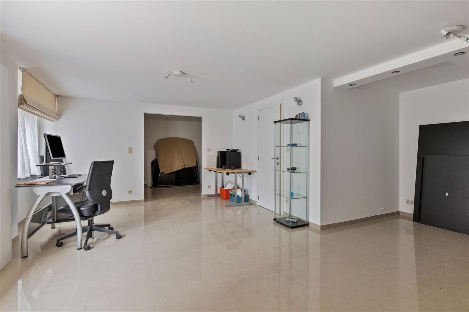 Stockage met bureel en sanitair  foto 7