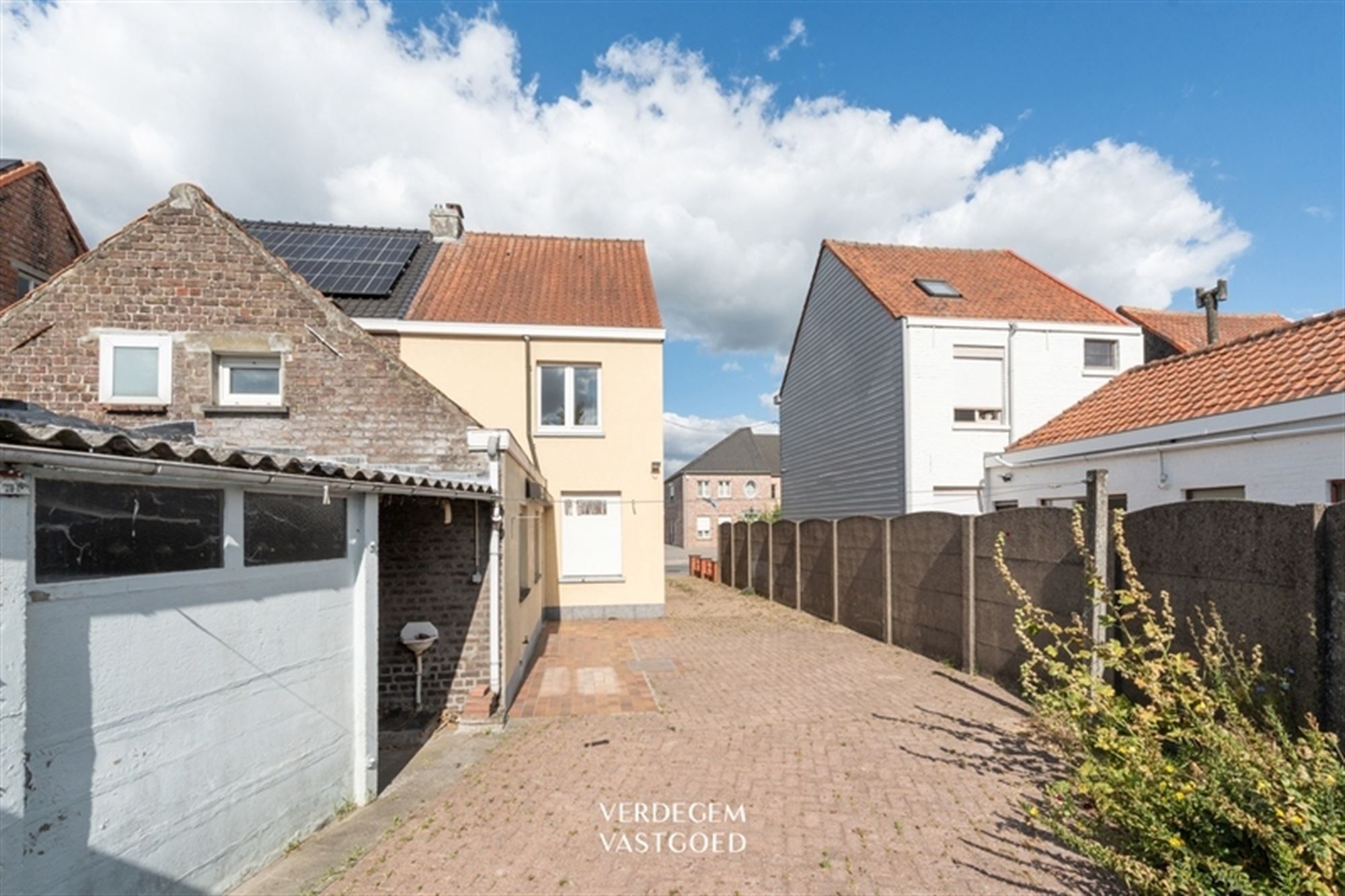 Woning met 2+1 slaapkamers, grote garage en tuin foto 13