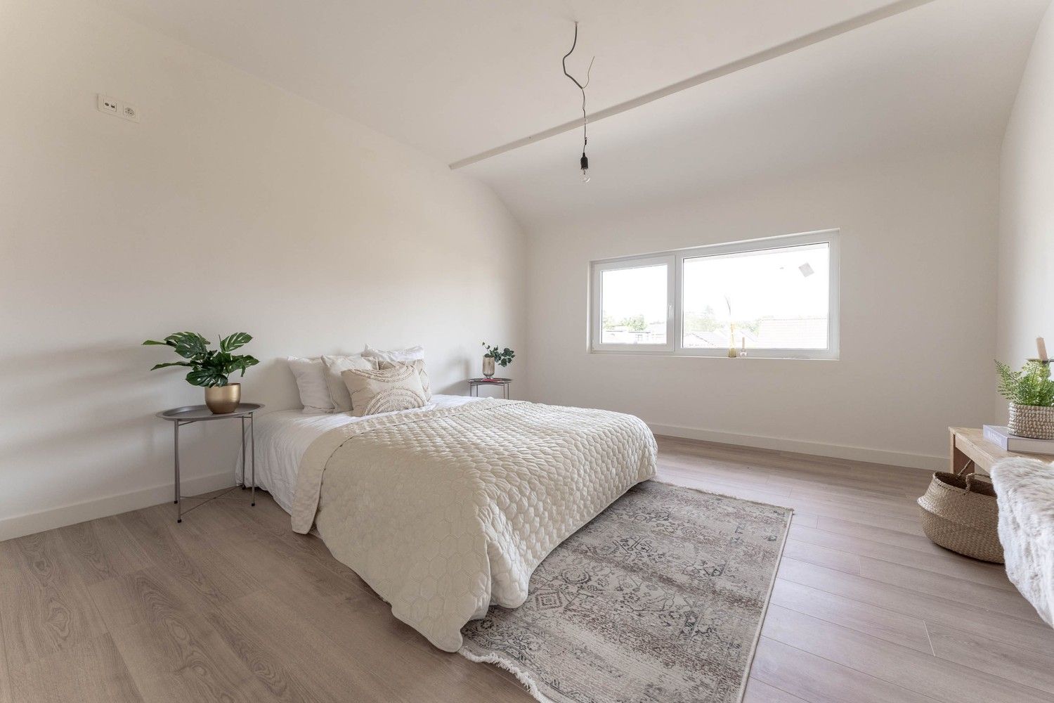 Volledig gerenoveerde woning op een perceel van 1670m² met een open zicht over de weiland nabij de Nederlandse grens foto 40