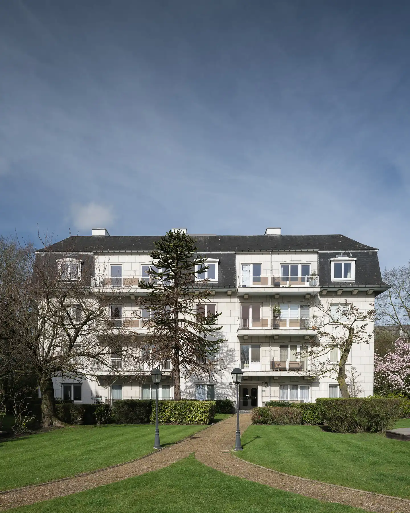 Hedendaags tweeslaapkamer appartement met garagebox foto 18