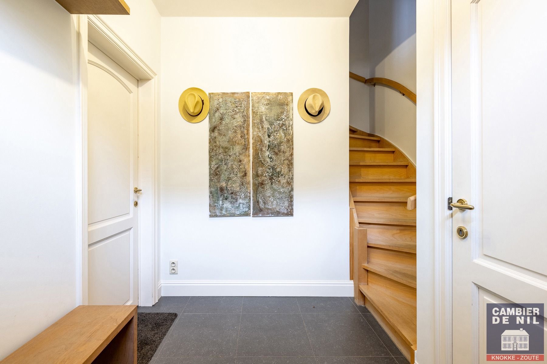 Instapklare , gemeubelde woning gelegen in Oud-Knokke vlakbij de groentenmarkt foto 14