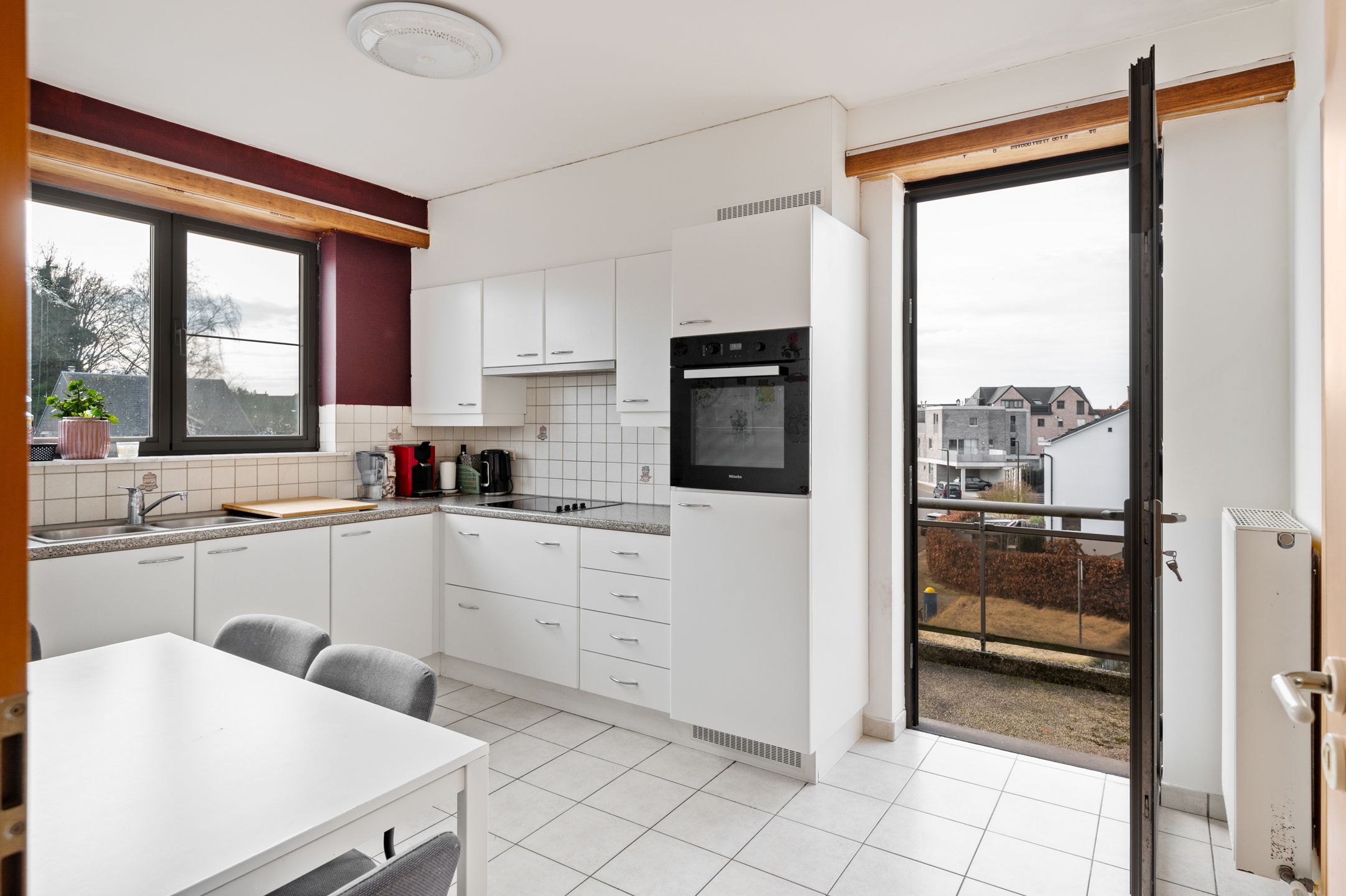 Ruim 3-slaapkamerappartement met terras en garage in het centrum van Wommelgem! foto 7