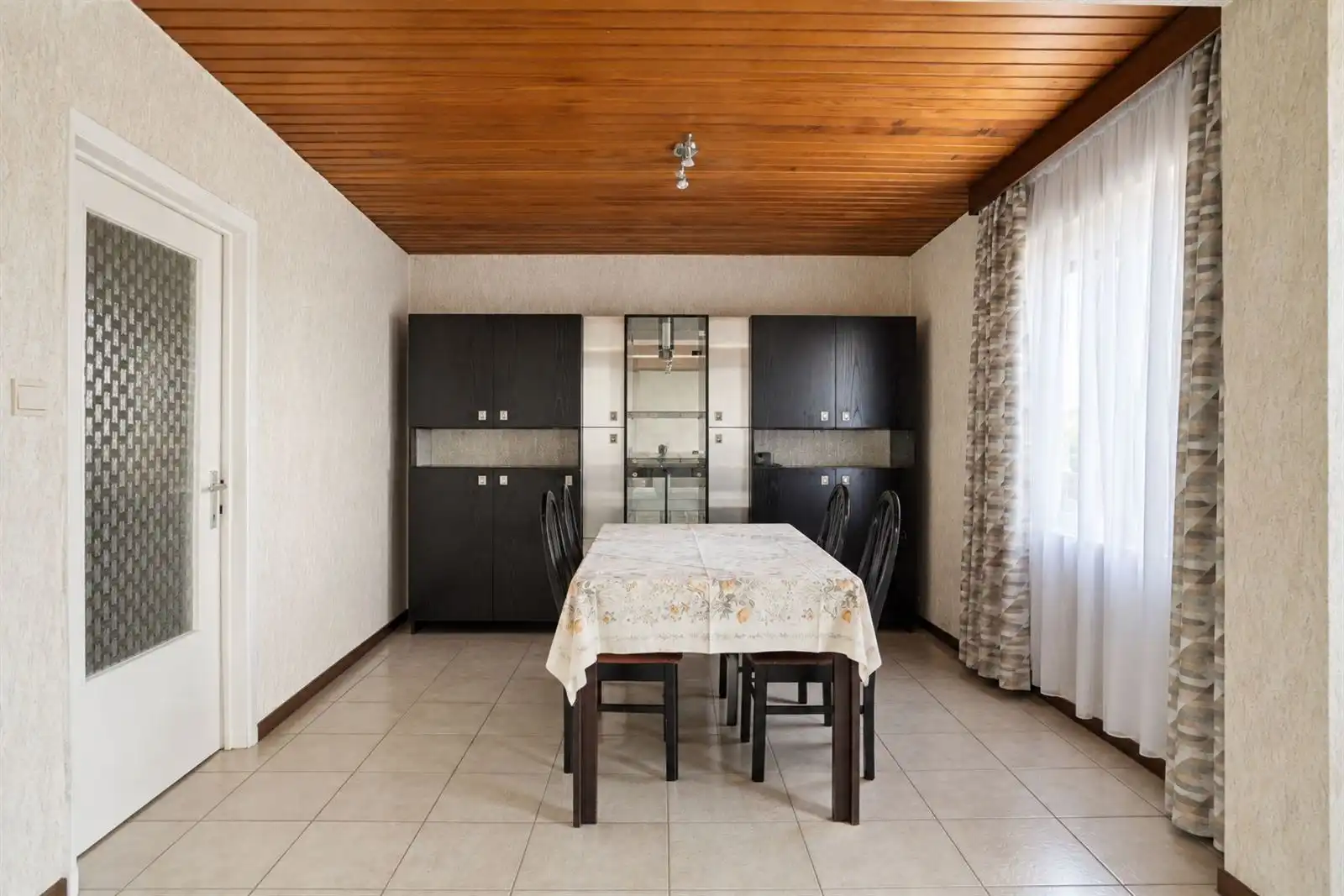 Gezellige, te renoveren, woning met aangename tuin foto 8