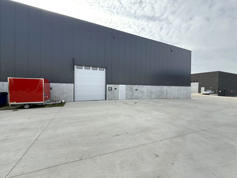 Nieuwbouw casco KMO-unit van 260 m² + 2 staanplaatsen foto 2