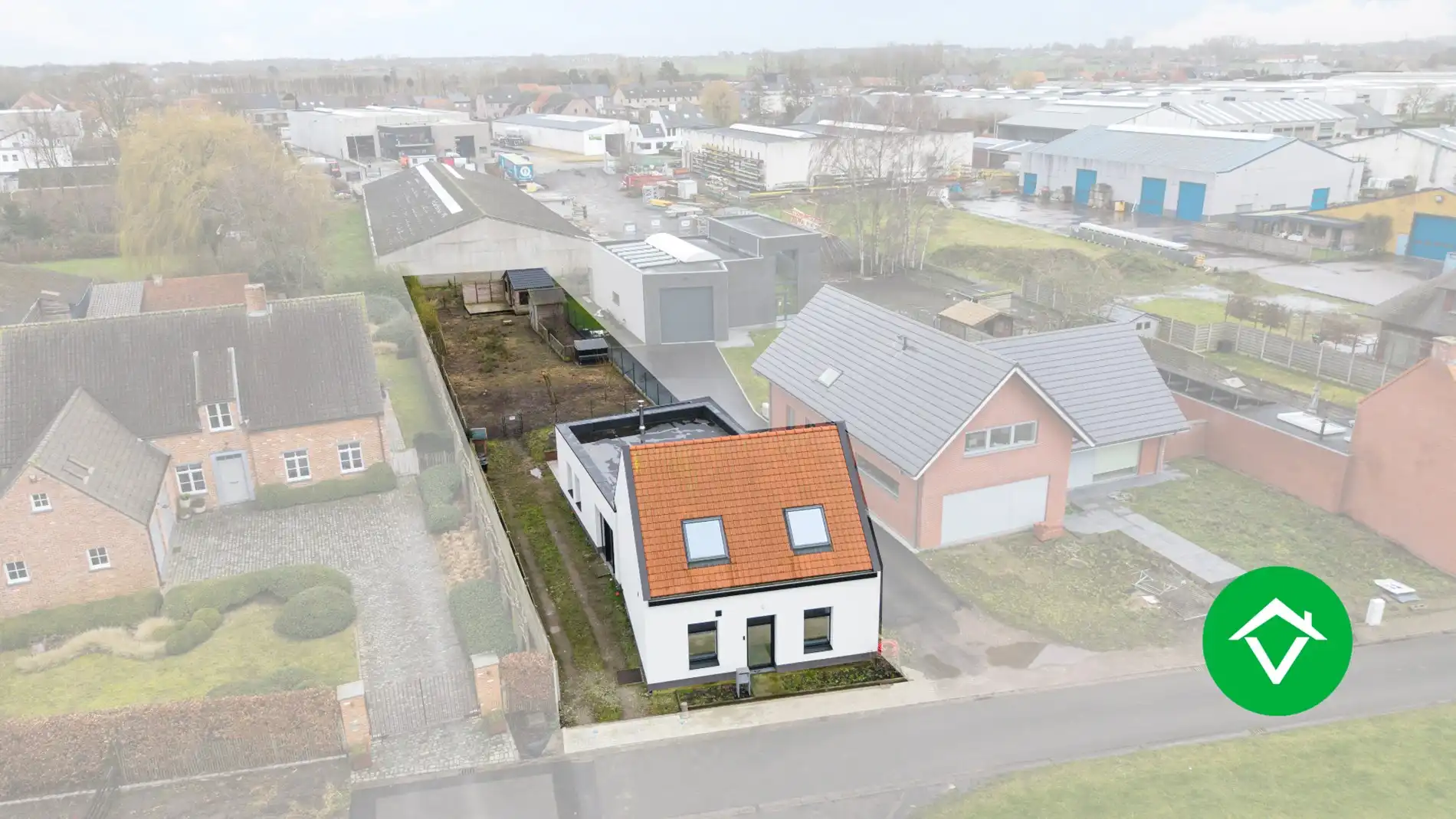 Energiezuinige, instapklare gezinswoning op 716 m² met zonnige tuin en vlotte verbindingen foto 2