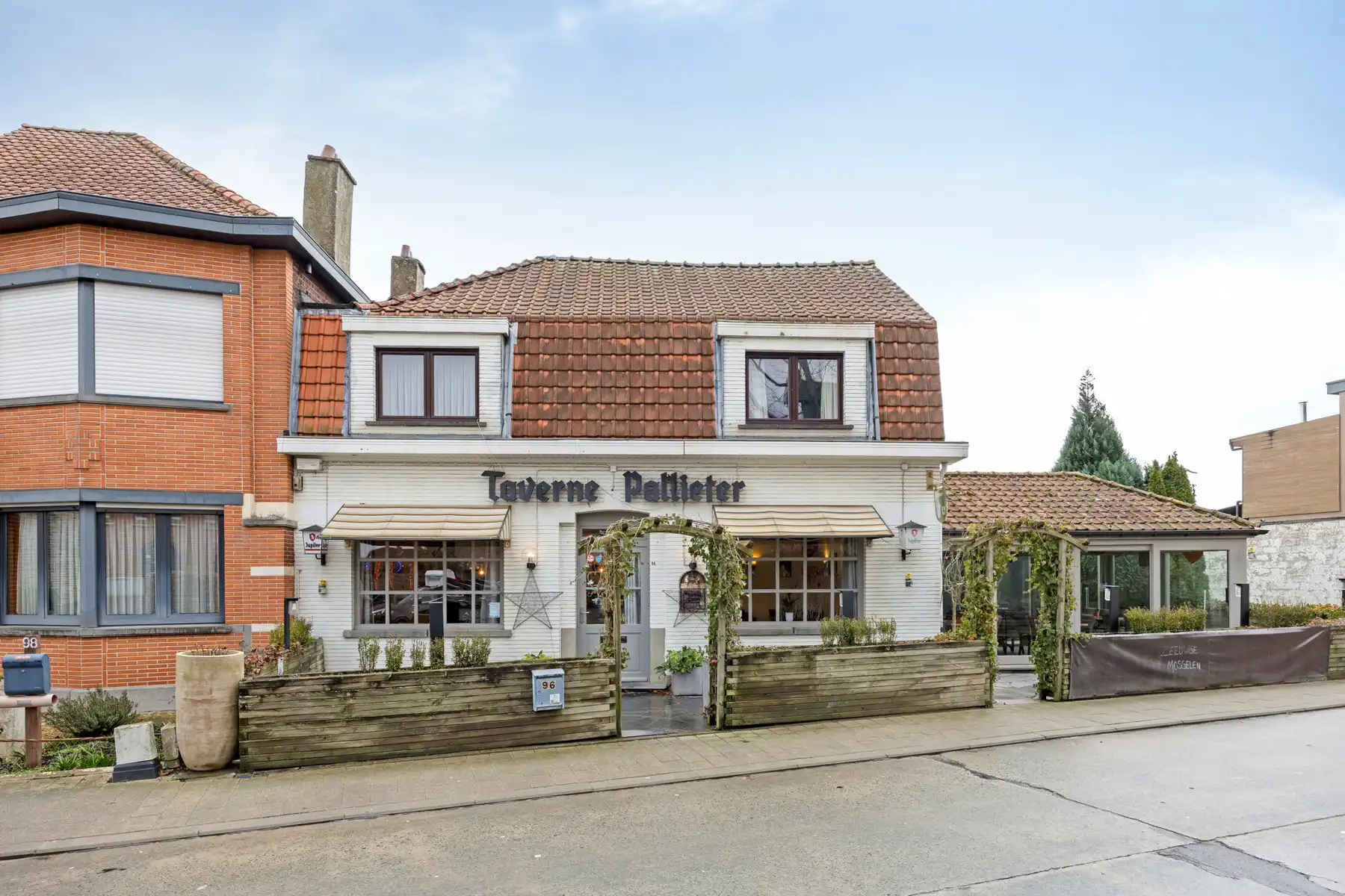 veelzijdig handelshuis met woonst en appartement foto 29