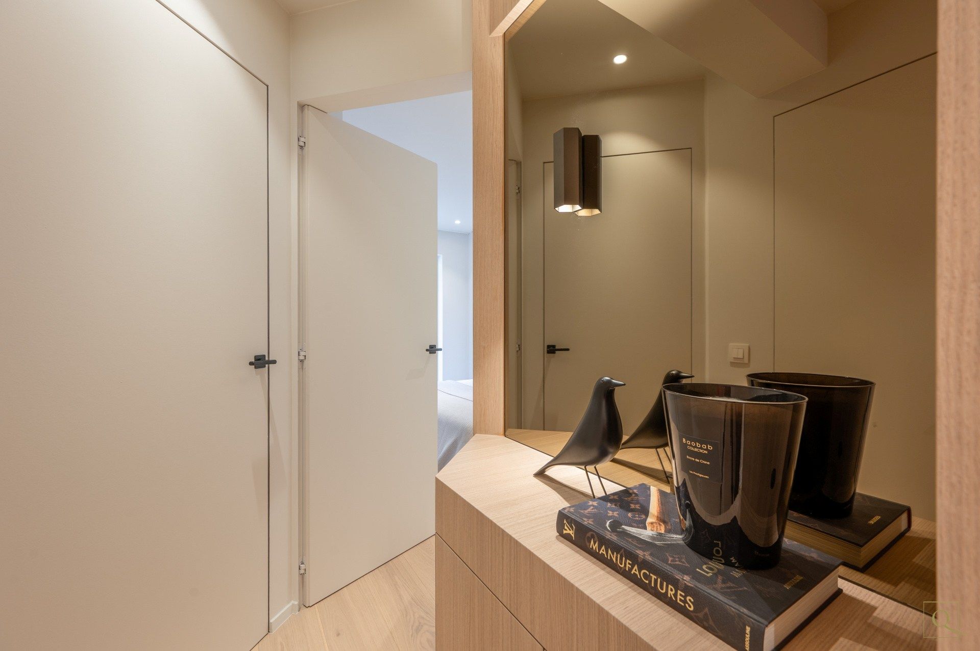 Luxueus afgewerkt appartement met zuid-west oriëntatie gelegen vlakbij de Lippenslaan en de Zeedijk. Inpandige parking te koop foto 11