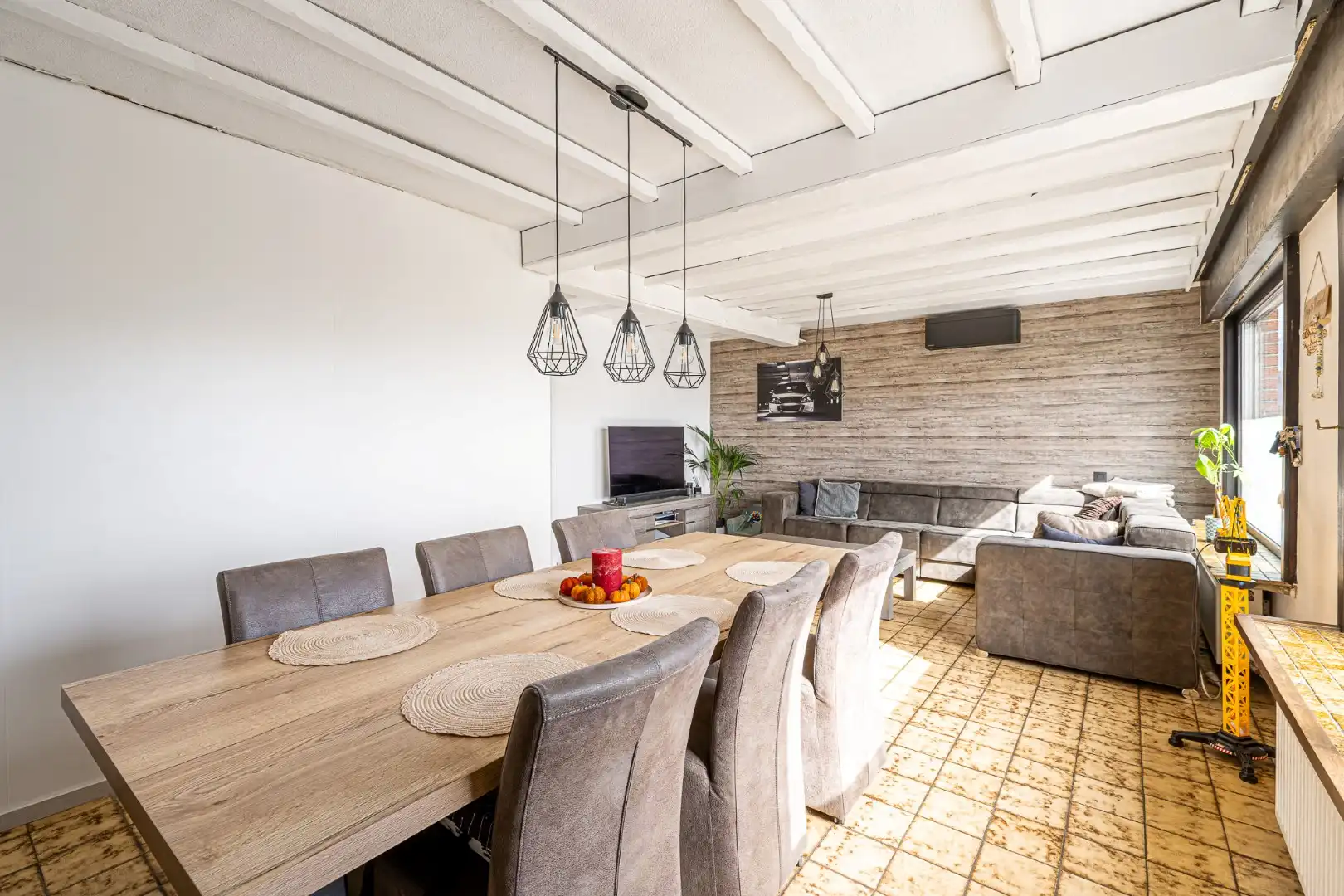 Instapklare halfopen woning met EPC label B, garage en tuin in Ledegem foto 3