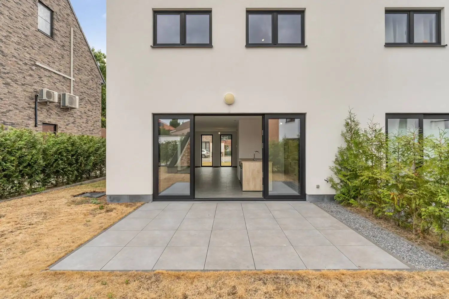Volledig afgewerkte woning met 3 slaapkamers, tuin en 2 ondergrondse parkeerplaatsen foto 25