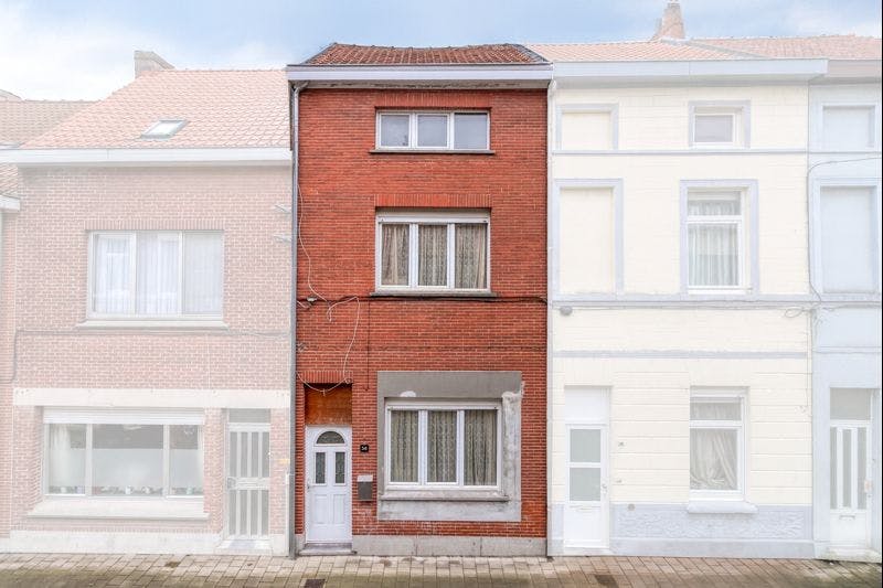 Grondig op te frissen rijwoning met 3 kamers te Gentbrugge foto {{pictureIndex}}