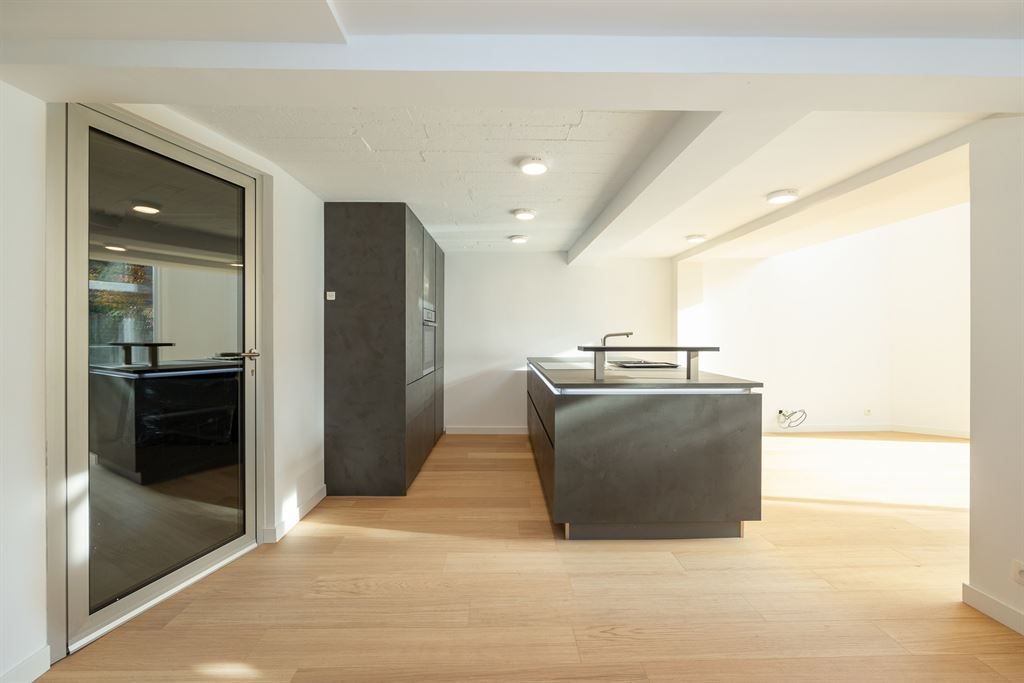 Gerenoveerde woning met zuidgerichte tuin foto 26