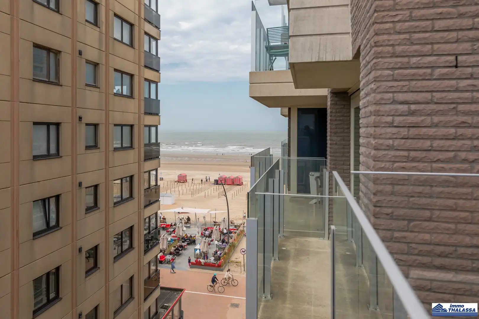 Modern ingericht appartement op de 5e verdieping aan de Ankerweg in De Panne - perfecte uitvalsbasis voor een gezellig verblijf aan zee. foto 4